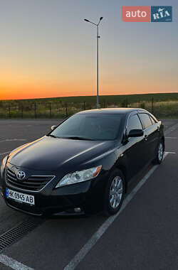 Седан Toyota Camry 2007 в Рівному