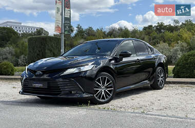 Седан Toyota Camry 2023 в Дніпрі
