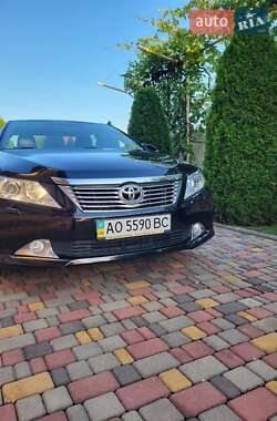 Седан Toyota Camry 2012 в Ужгороде