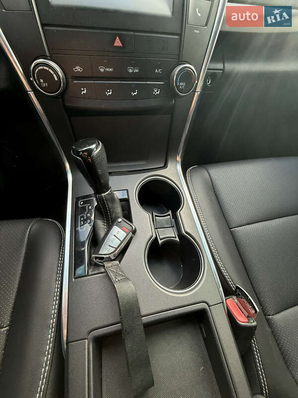 Седан Toyota Camry 2016 в Киеве фото 3 Седан Toyota Camry 2016 в Киеве