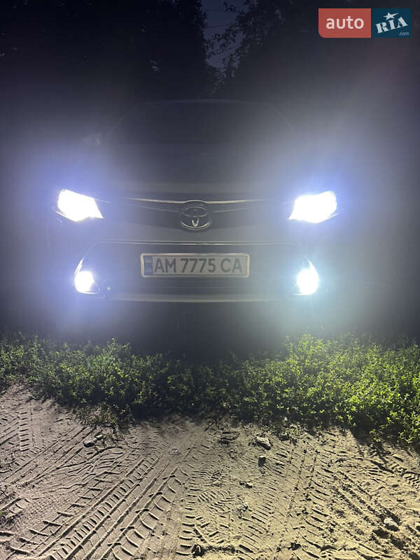Седан Toyota Camry 2017 в Житомире