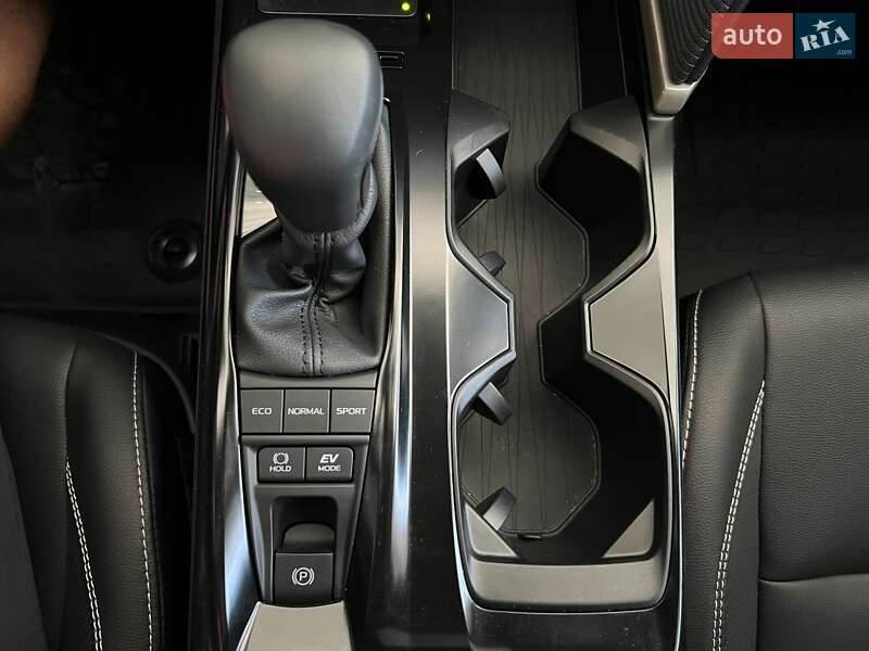 Седан Toyota Camry 2024 в Одесі