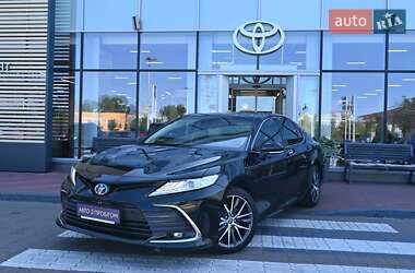 Седан Toyota Camry 2023 в Киеве