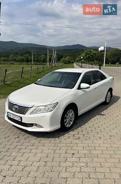 Седан Toyota Camry 2012 в Ужгороде