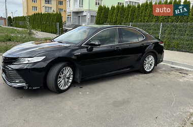 Седан Toyota Camry 2019 в Львове