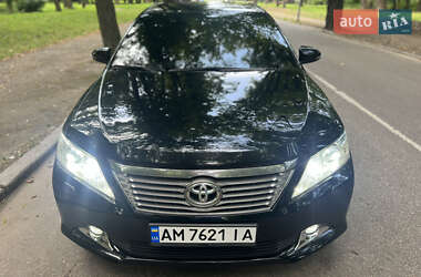 Седан Toyota Camry 2014 в Чернівцях