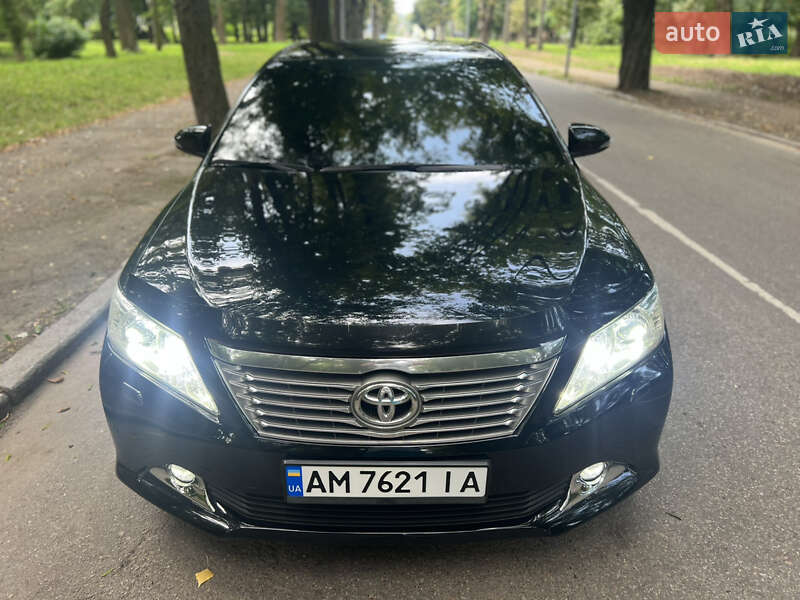 Седан Toyota Camry 2014 в Черновцах