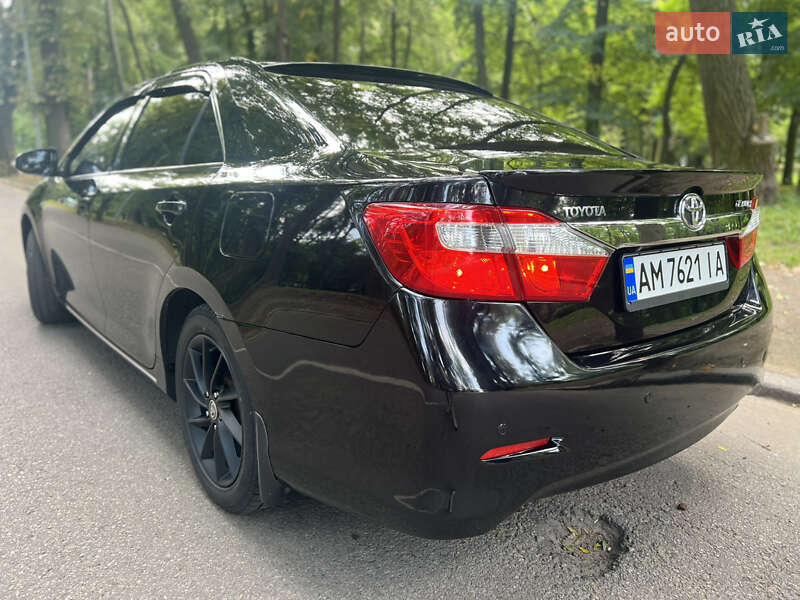 Седан Toyota Camry 2014 в Черновцах