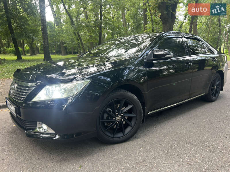 Седан Toyota Camry 2014 в Черновцах