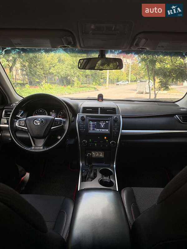 Седан Toyota Camry 2016 в Харькове