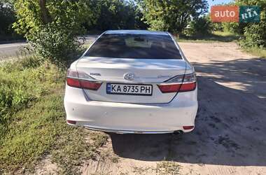 Седан Toyota Camry 2016 в Киеве