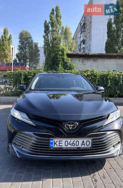 Седан Toyota Camry 2018 в Днепре