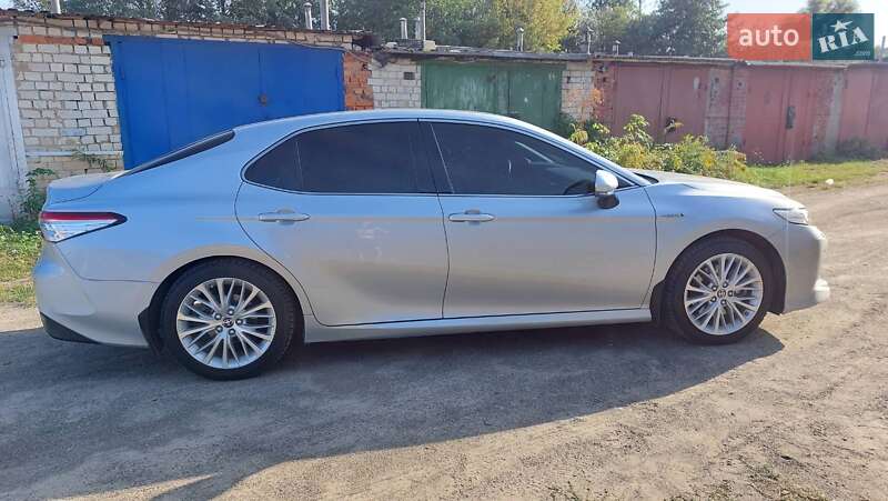 Седан Toyota Camry 2020 в Малині