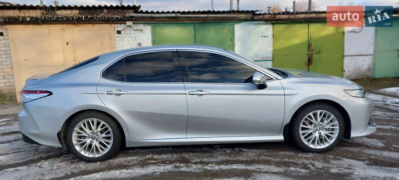 Седан Toyota Camry 2020 в Малині