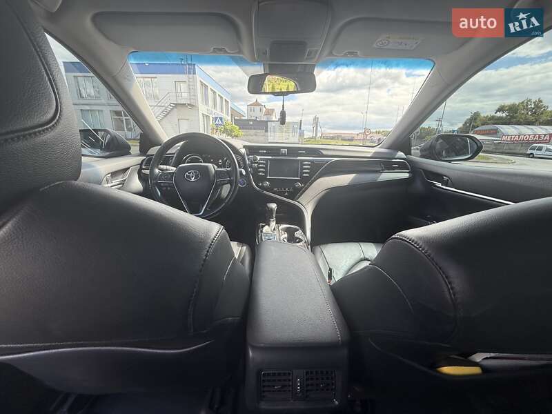 Седан Toyota Camry 2020 в Малині