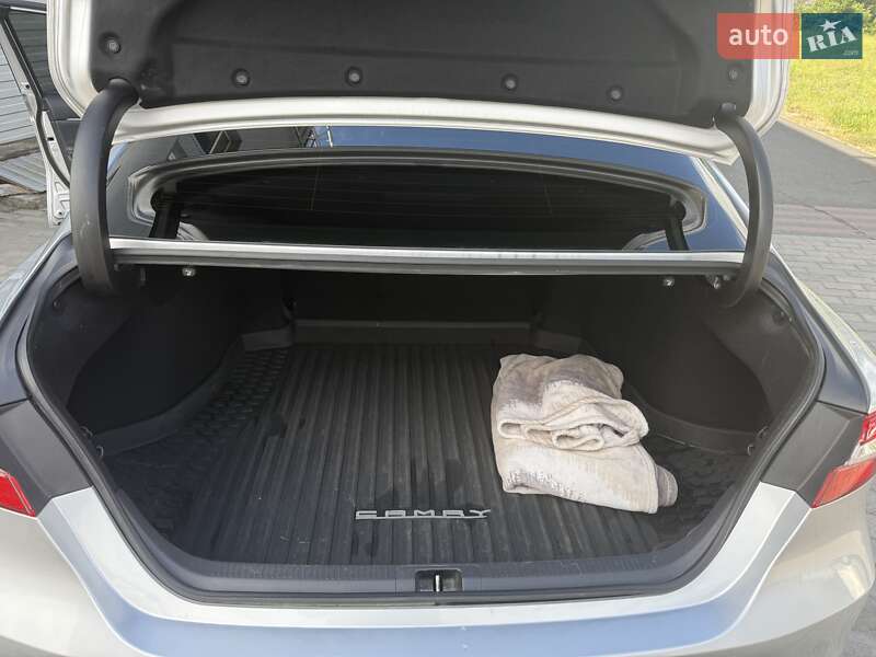 Седан Toyota Camry 2020 в Малині