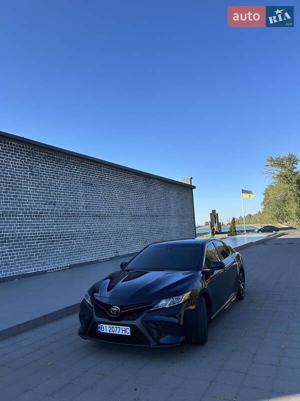 Седан Toyota Camry 2018 в Кременчуге