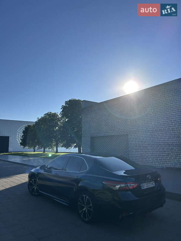 Седан Toyota Camry 2018 в Кременчуге