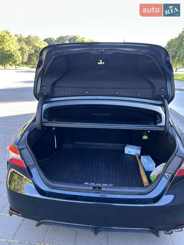 Седан Toyota Camry 2018 в Кременчуге