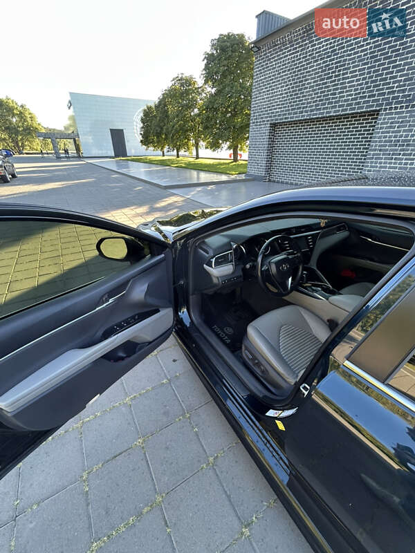 Седан Toyota Camry 2018 в Кременчуге