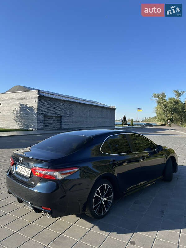 Седан Toyota Camry 2018 в Кременчуге