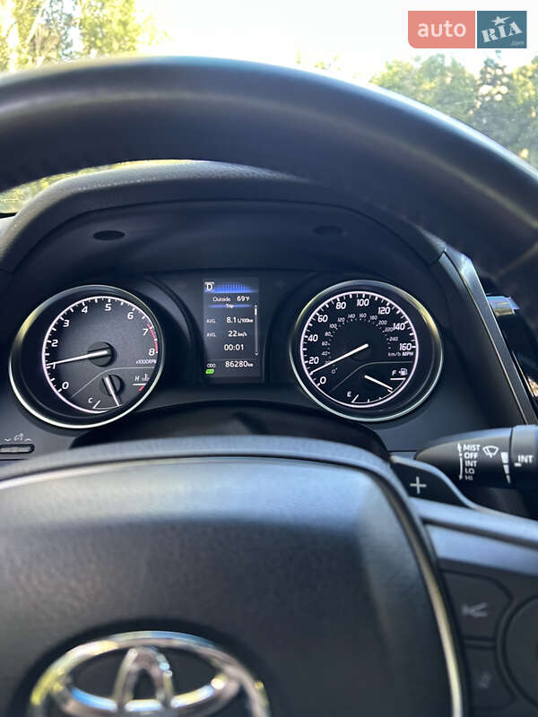 Седан Toyota Camry 2018 в Кременчуге