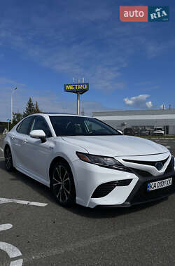Седан Toyota Camry 2020 в Киеве
