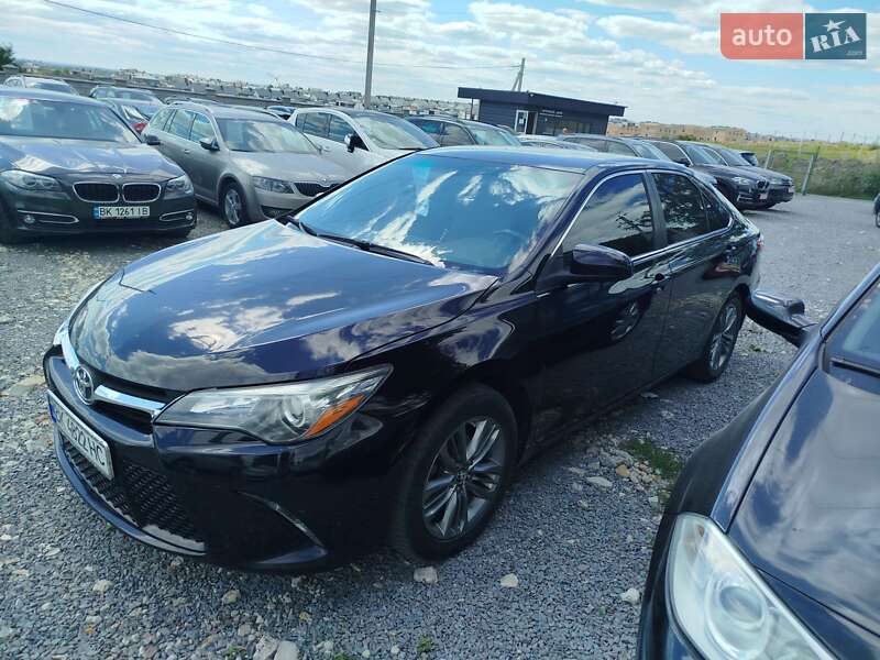 Седан Toyota Camry 2017 в Рівному