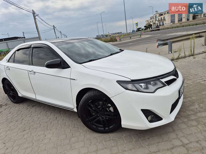 Седан Toyota Camry 2013 в Львове