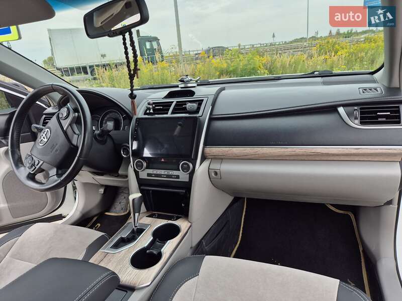 Седан Toyota Camry 2013 в Львове