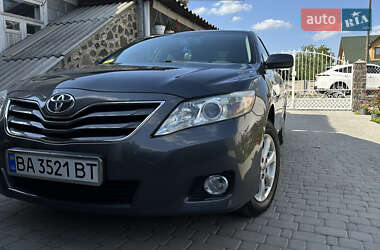Седан Toyota Camry 2011 в Гайвороне