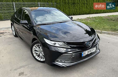 Седан Toyota Camry 2019 в Львове