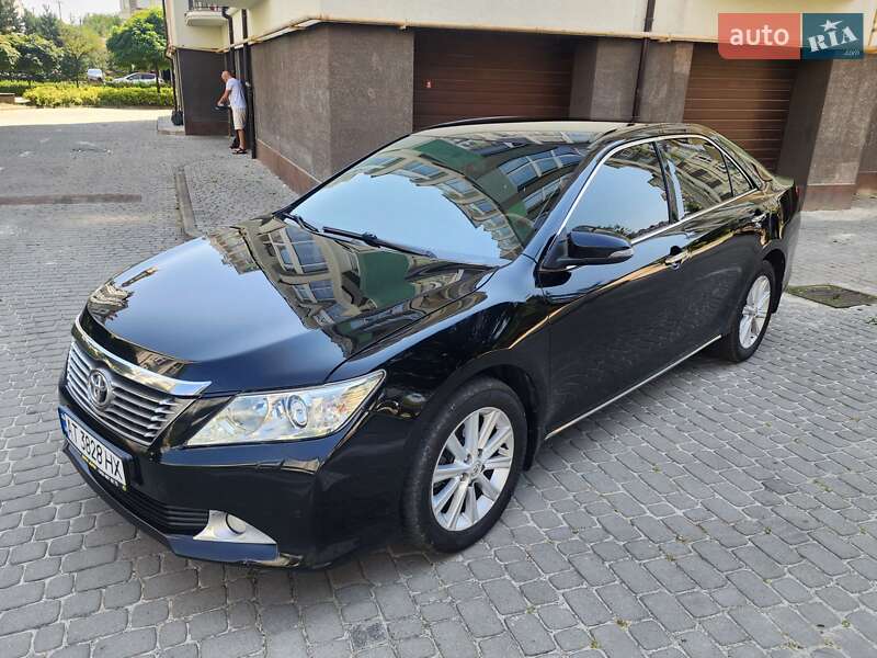 Седан Toyota Camry 2013 в Ивано-Франковске