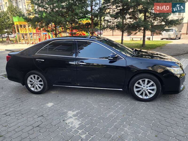 Седан Toyota Camry 2013 в Ивано-Франковске