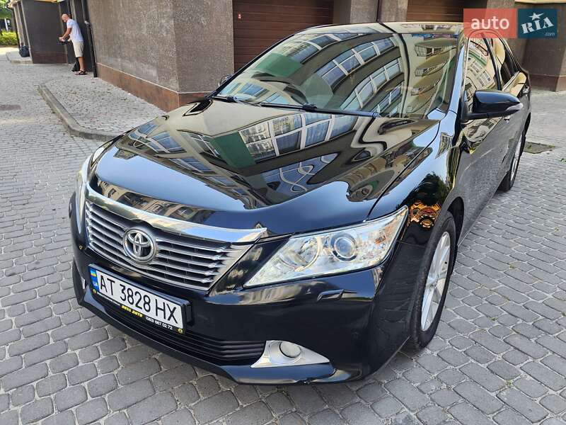 Седан Toyota Camry 2013 в Ивано-Франковске