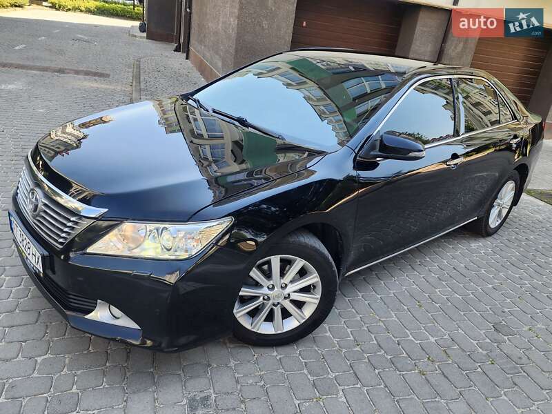 Седан Toyota Camry 2013 в Ивано-Франковске