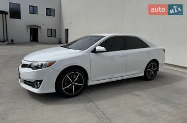 Седан Toyota Camry 2011 в Луцьку
