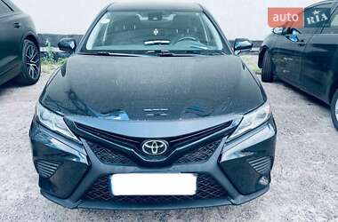 Седан Toyota Camry 2019 в Киеве