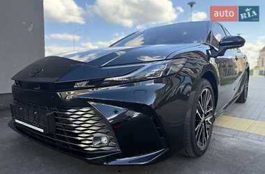 Седан Toyota Camry 2025 в Киеве