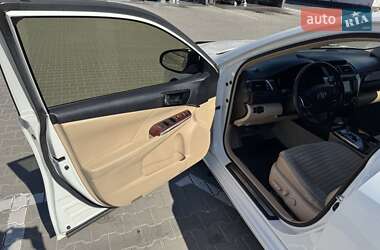 Седан Toyota Camry 2013 в Виннице