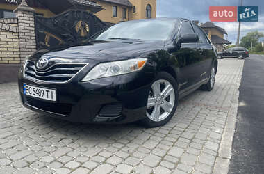 Седан Toyota Camry 2010 в Дрогобыче