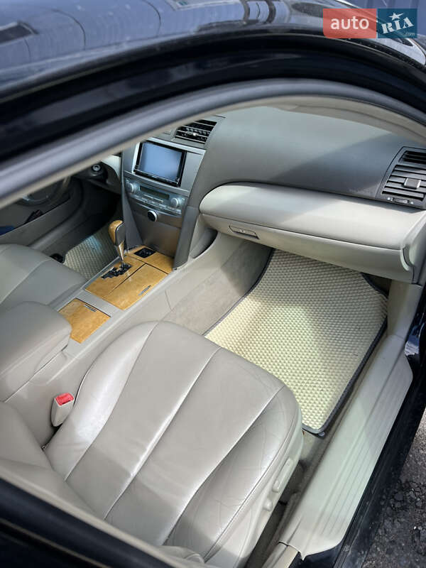 Седан Toyota Camry 2006 в Ровно