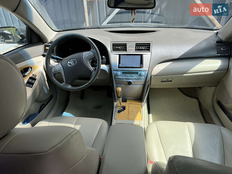 Седан Toyota Camry 2006 в Ровно