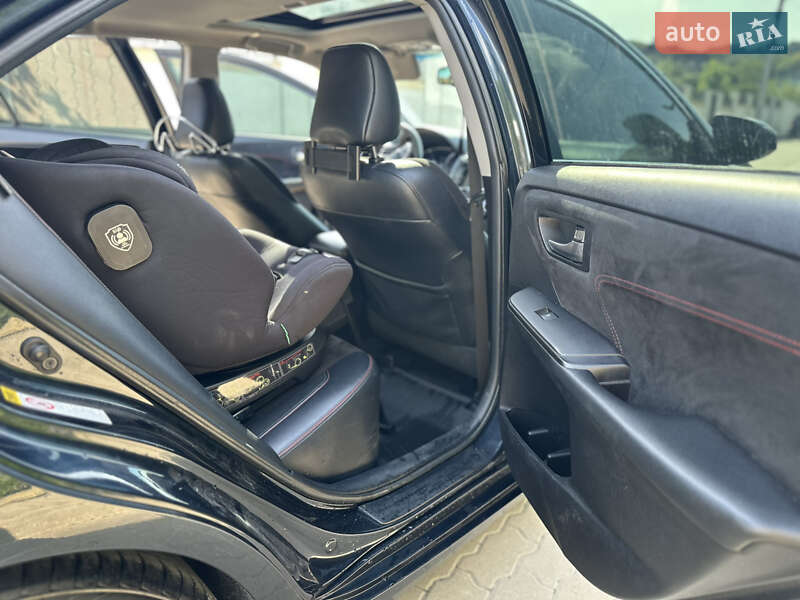 Седан Toyota Camry 2015 в Львове