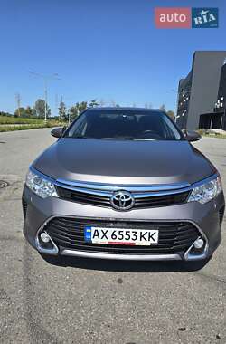 Седан Toyota Camry 2017 в Харкові