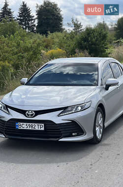 Седан Toyota Camry 2022 в Львове