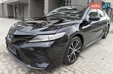 Седан Toyota Camry 2020 в Киеве