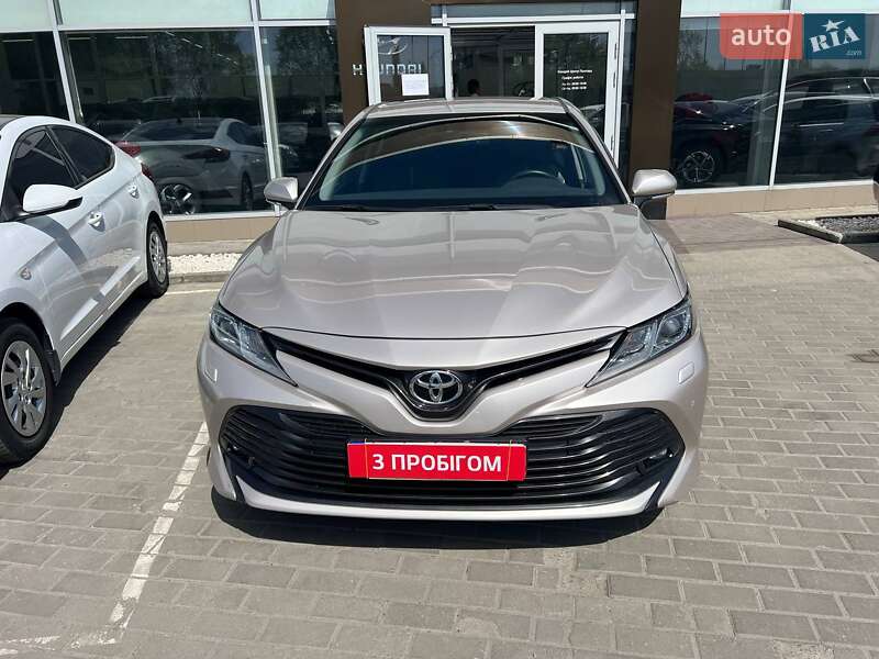 Седан Toyota Camry 2017 в Полтаві