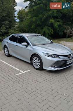 Седан Toyota Camry 2018 в Києві