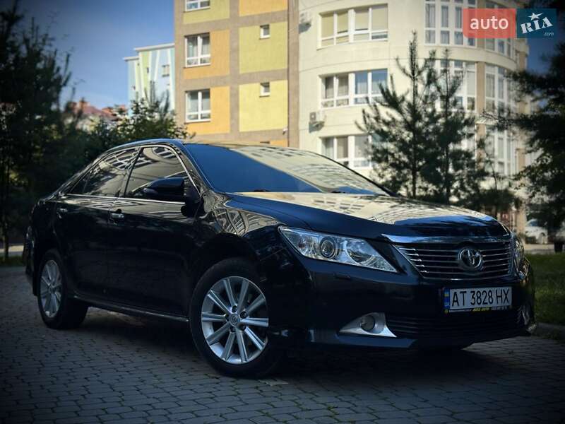 Седан Toyota Camry 2013 в Ивано-Франковске